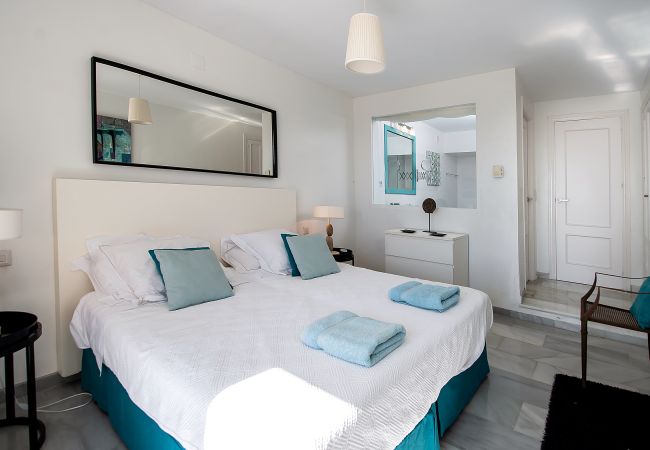 Villa in La Herradura - Amazing luxury 7 bed villa on cliff over sea with private pool, sauna and jacuzzi Villa in La Herradura - Amazing luxury 7 bed villa on cliff over sea with private pool, sauna and jacuzzi