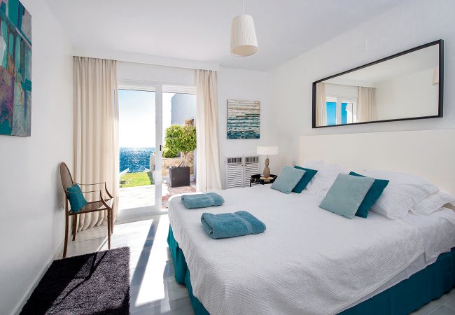 Villa in La Herradura - Amazing luxury 7 bed villa on cliff over sea with private pool, sauna and jacuzzi Villa in La Herradura - Amazing luxury 7 bed villa on cliff over sea with private pool, sauna and jacuzzi