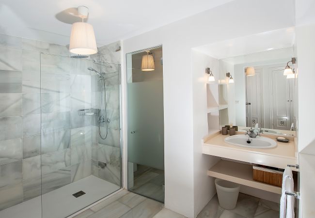 Villa in La Herradura - Amazing luxury 7 bed villa on cliff over sea with private pool, sauna and jacuzzi Villa in La Herradura - Amazing luxury 7 bed villa on cliff over sea with private pool, sauna and jacuzzi