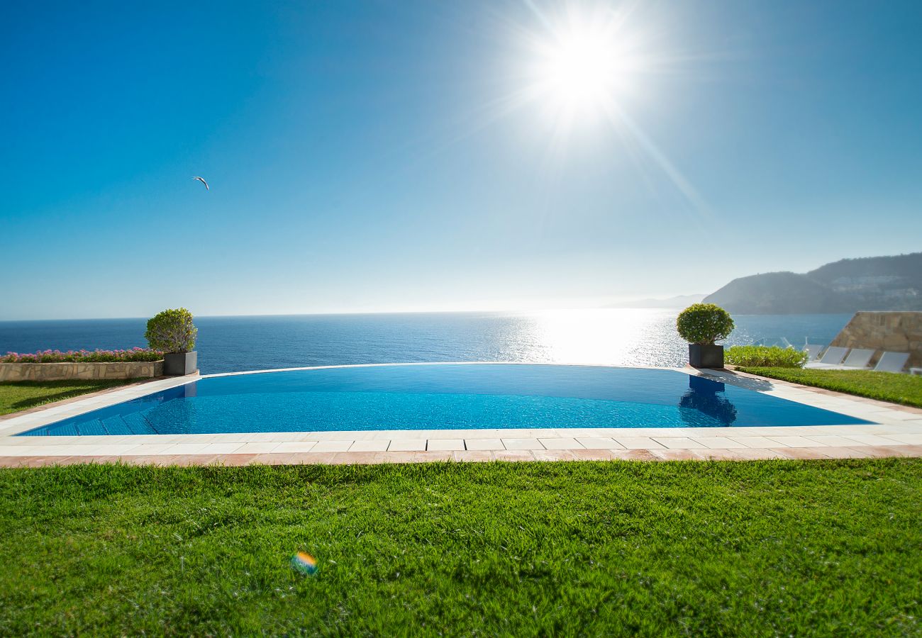 Villa in La Herradura - Amazing luxury 7 bed villa on cliff over sea with private pool, sauna and jacuzzi