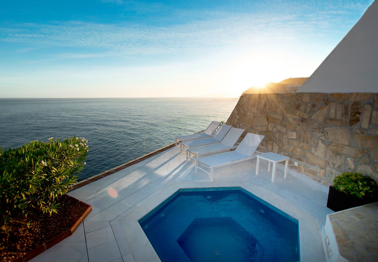 Villa in La Herradura - Amazing luxury 7 bed villa on cliff over sea with private pool, sauna and jacuzzi