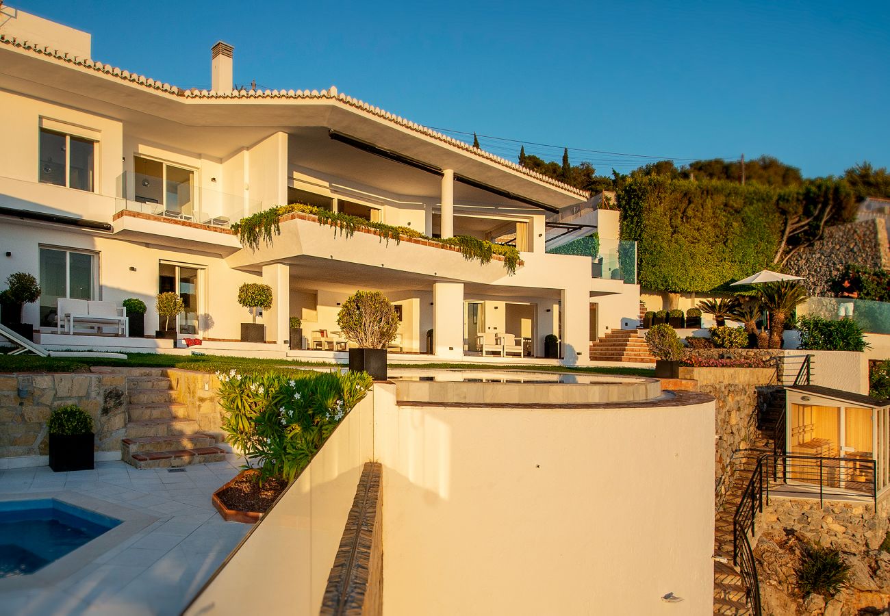 Villa in La Herradura - Amazing luxury 7 bed villa on cliff over sea with private pool, sauna and jacuzzi