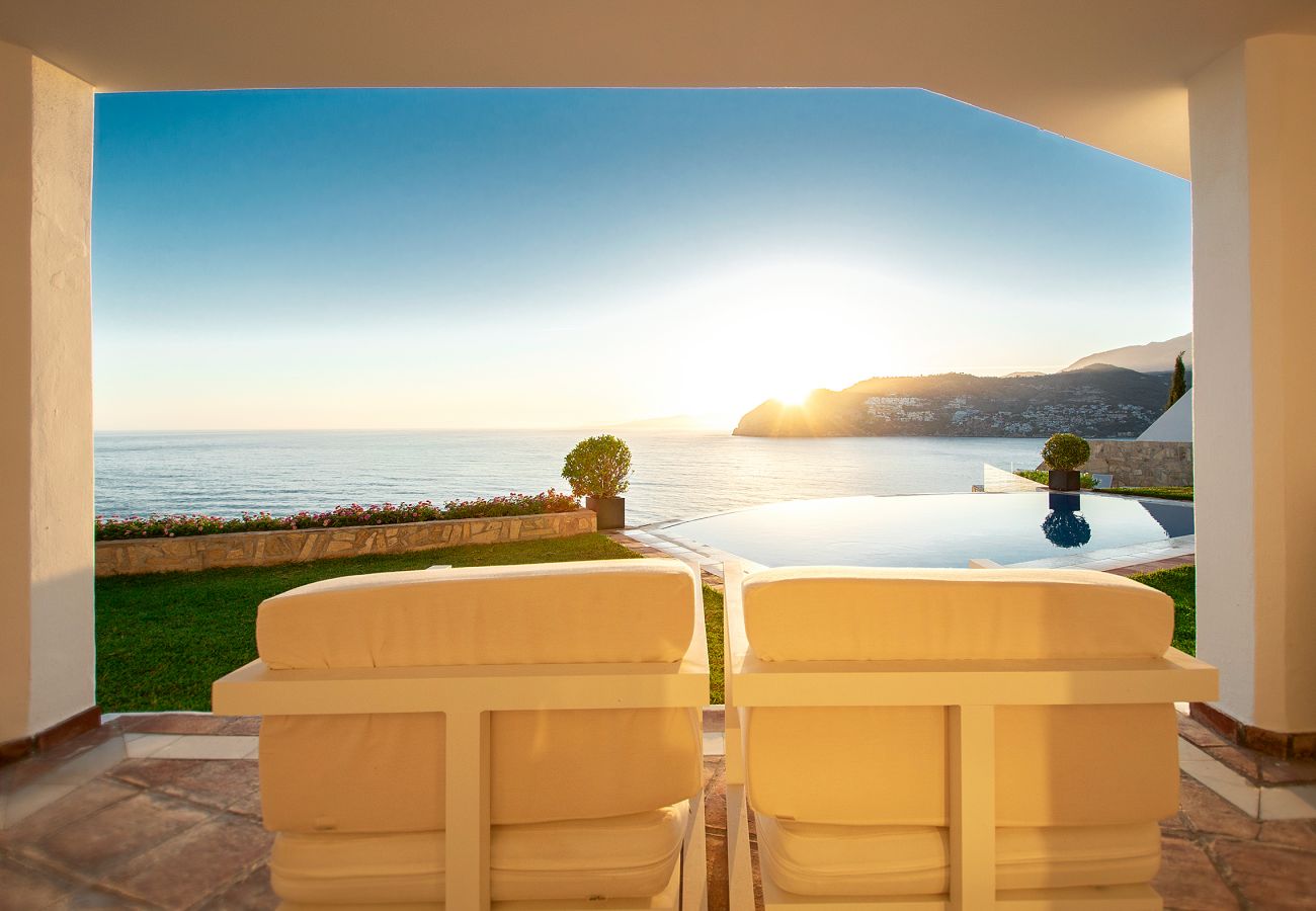 Villa in La Herradura - Amazing luxury 7 bed villa on cliff over sea with private pool, sauna and jacuzzi