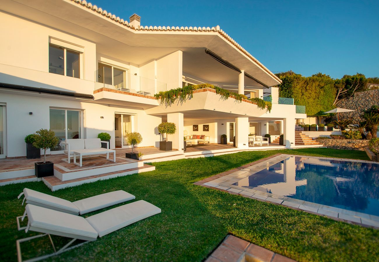 Villa in La Herradura - Amazing luxury 7 bed villa on cliff over sea with private pool, sauna and jacuzzi