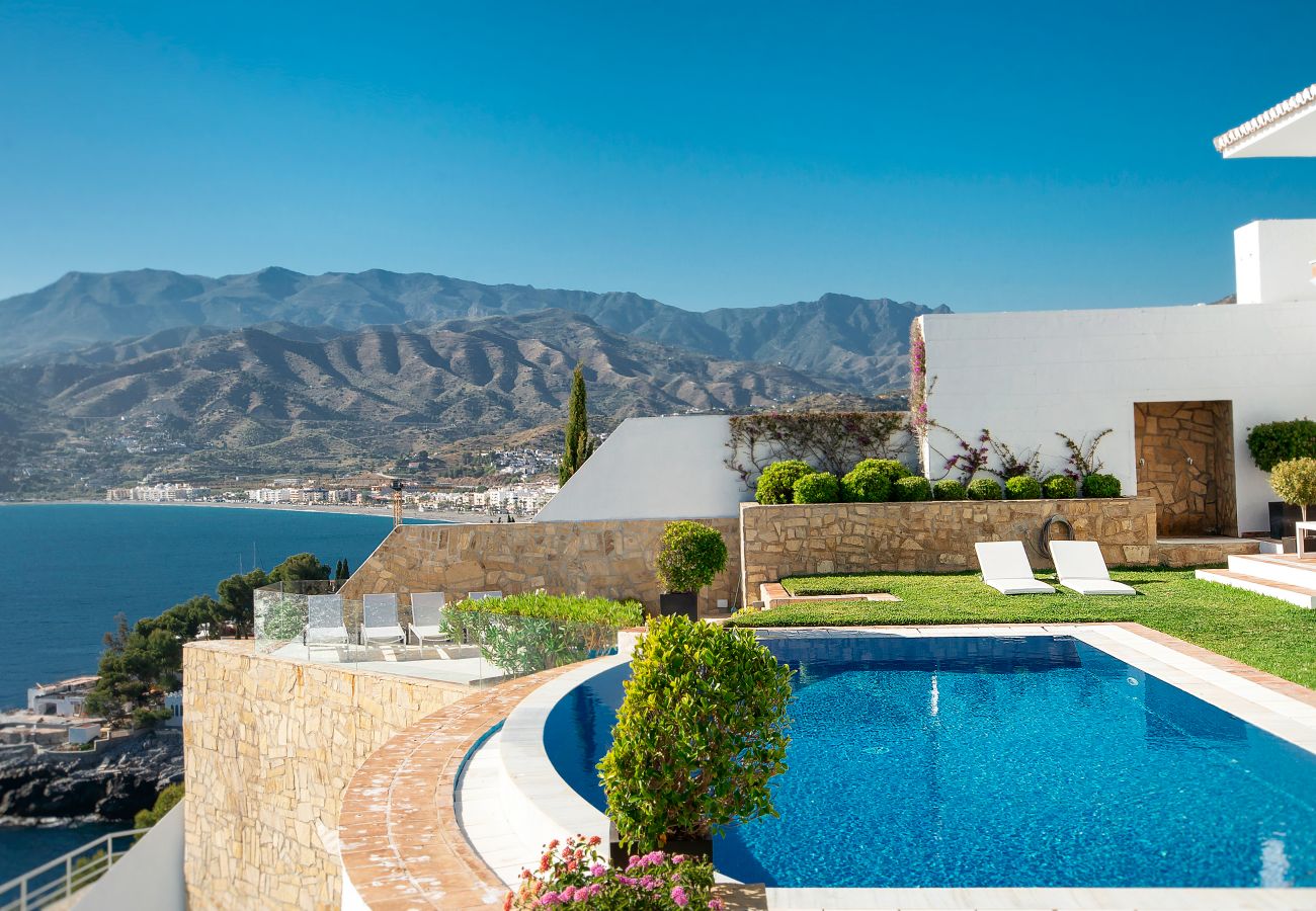 Villa in La Herradura - Amazing luxury 7 bed villa on cliff over sea with private pool, sauna and jacuzzi