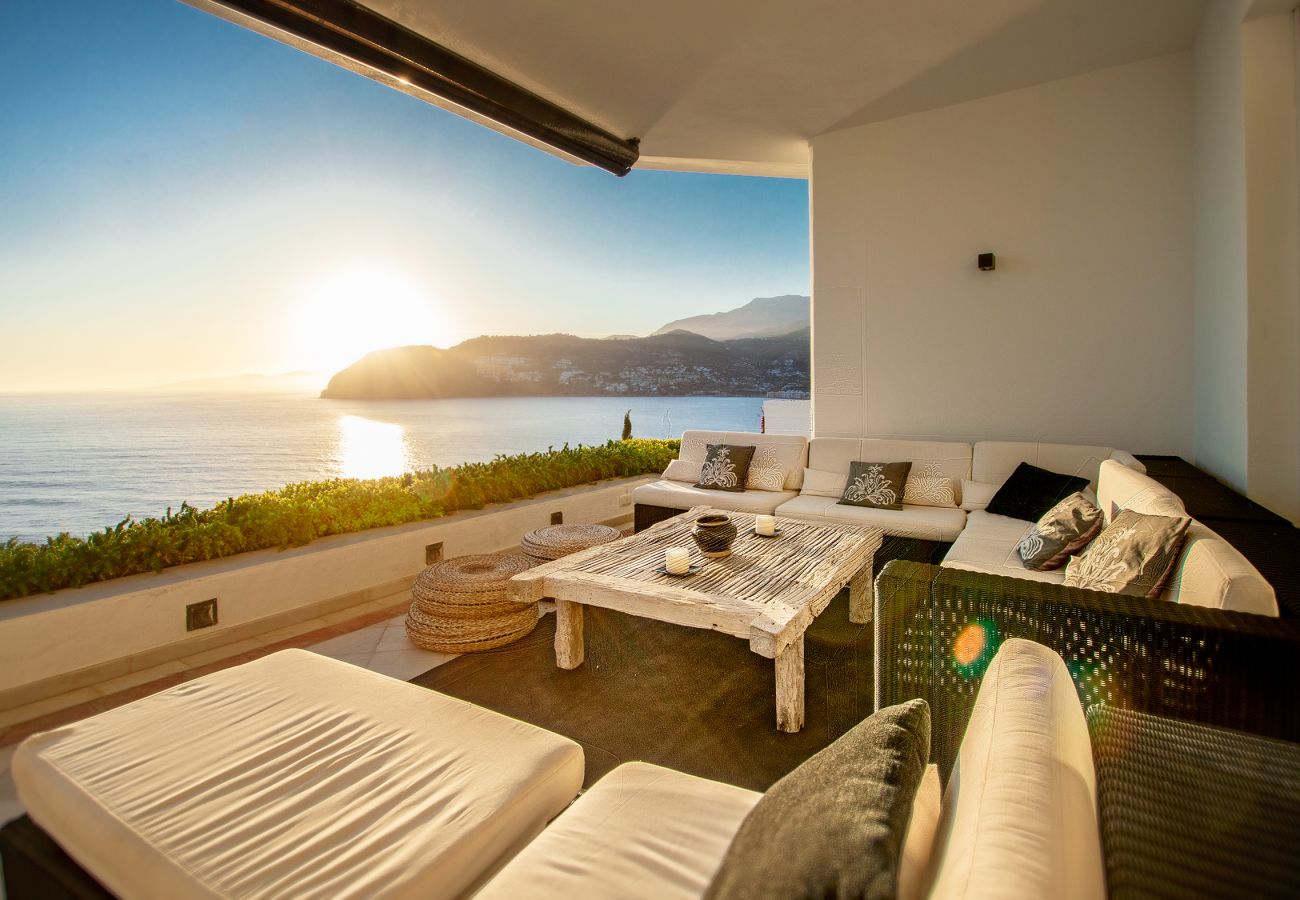 Villa in La Herradura - Amazing luxury 7 bed villa on cliff over sea with private pool, sauna and jacuzzi