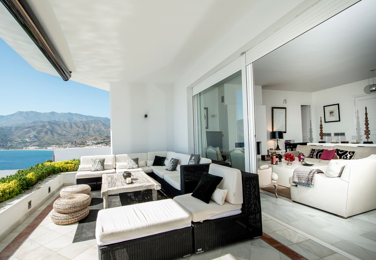 Villa in La Herradura - Amazing luxury 7 bed villa on cliff over sea with private pool, sauna and jacuzzi