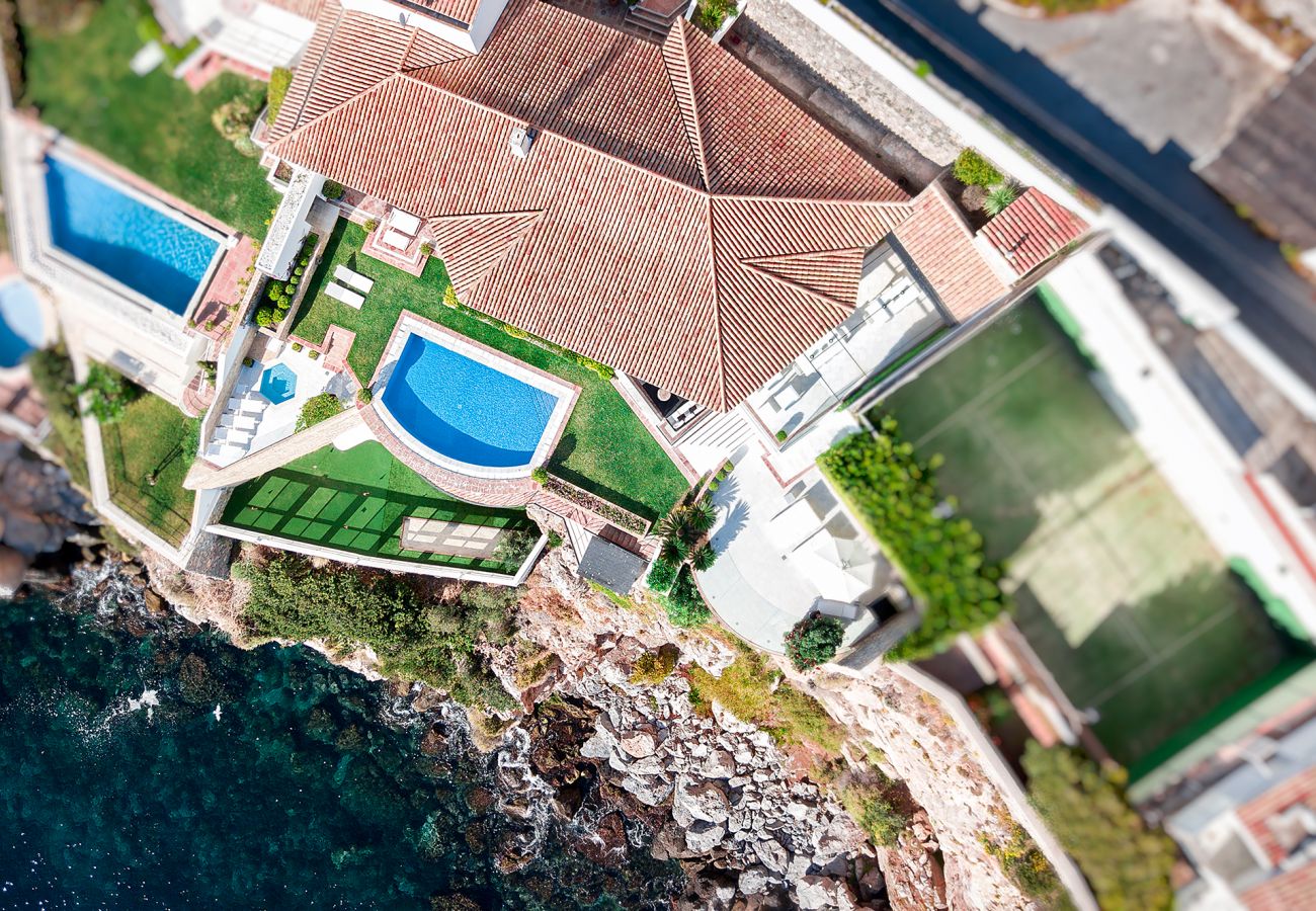 Villa in La Herradura - Amazing luxury 7 bed villa on cliff over sea with private pool, sauna and jacuzzi