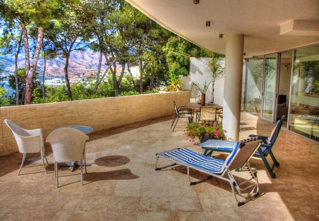  in La Herradura - Stunning 3 bed apartment with views and short walk to beach