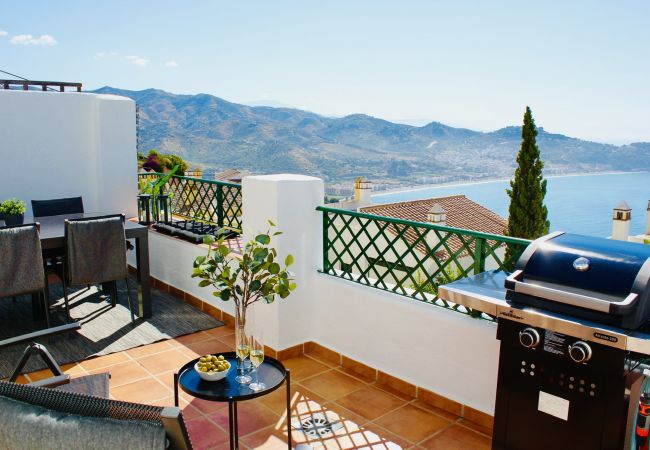  in La Herradura - Lovely 4 bedroom town house with communal pool and views