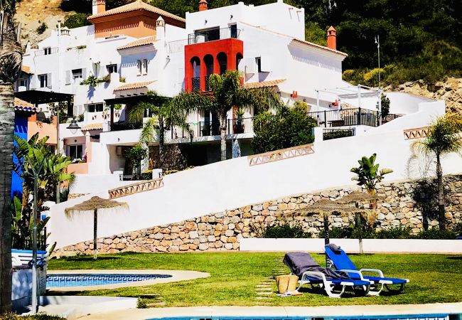 House in La Herradura - Lovely 4 bedroom town house with communal pool and views
