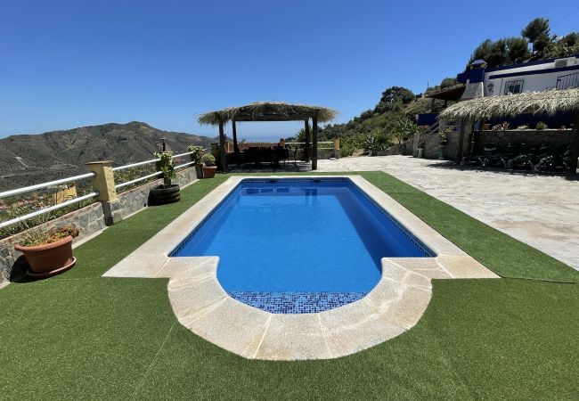 Villa/Dettached house in La Herradura - Charming 2 bed Villa with private pool and stunning views