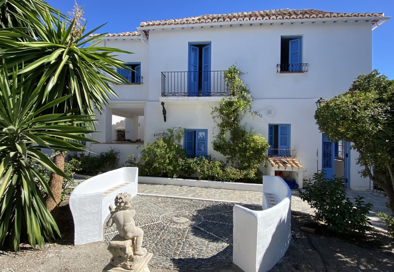 Villa in Almuñecar - Amazing 6 bed villa with private pool and views