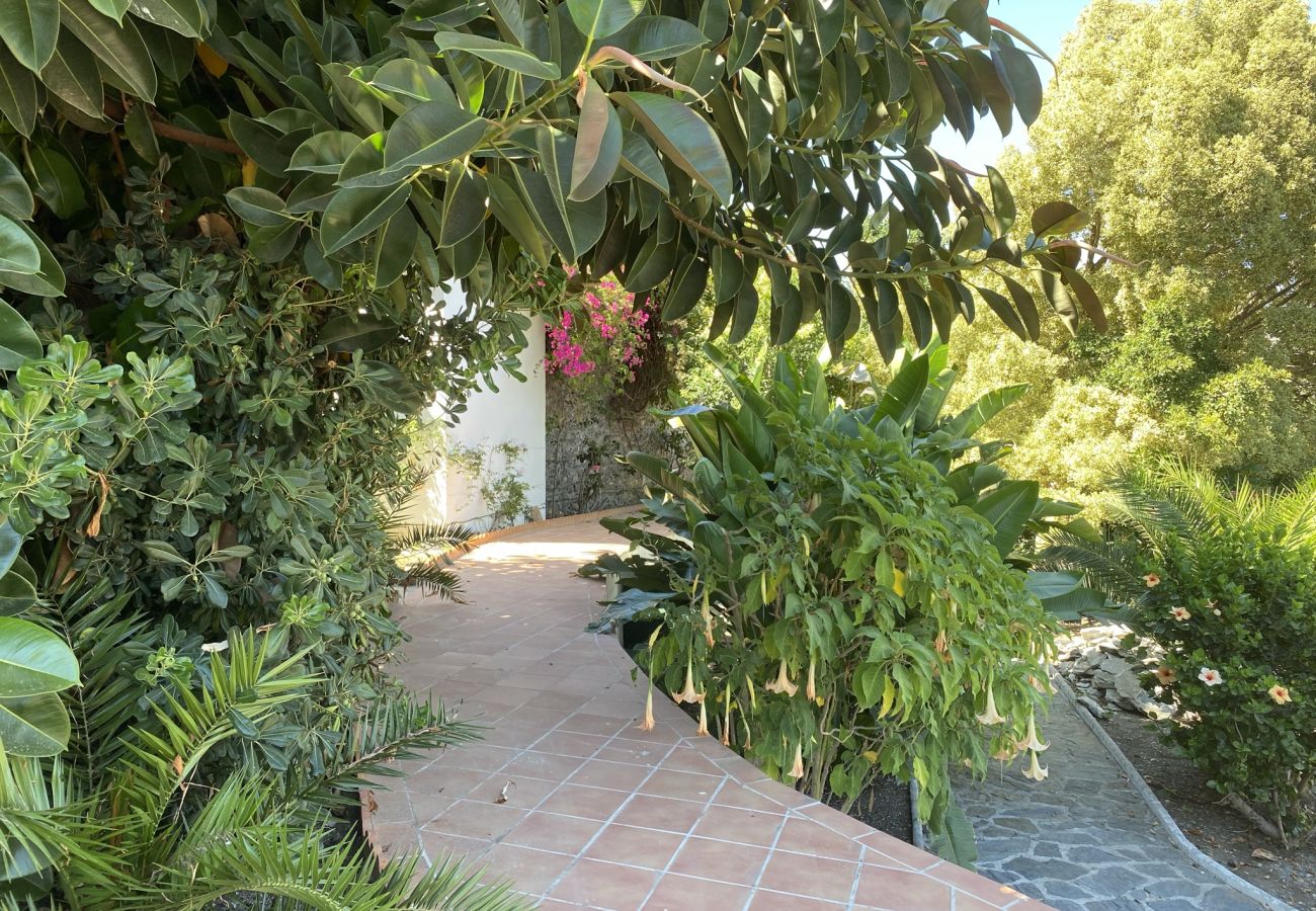 Villa in Almuñecar - Amazing 6 bed villa with private pool and views