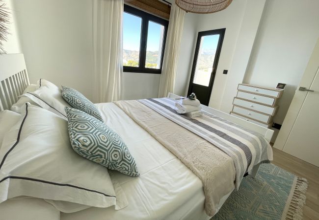 House in La Herradura - Stunning 3 bedroom house with communal pool and views House in La Herradura - Stunning 3 bedroom house with communal pool and views