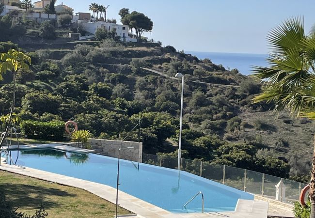 House in La Herradura - Stunning 3 bedroom house with communal pool and views