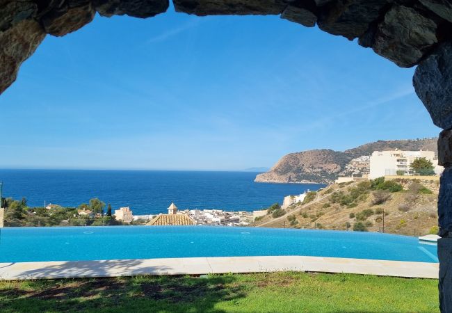 House in La Herradura - Stunning 3 bedroom house with communal pool and views