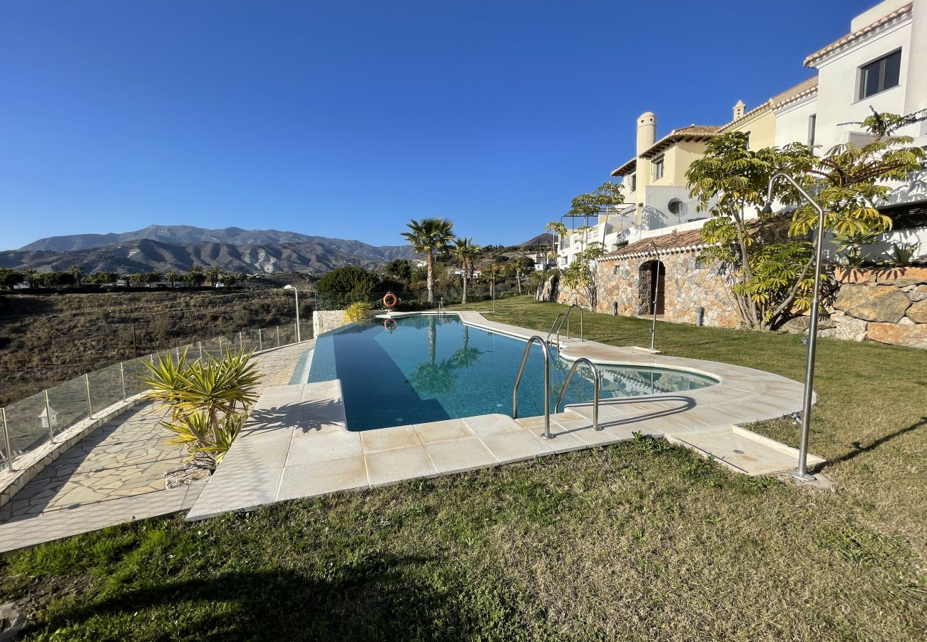 House in La Herradura - Stunning 3 bedroom house with communal pool and views