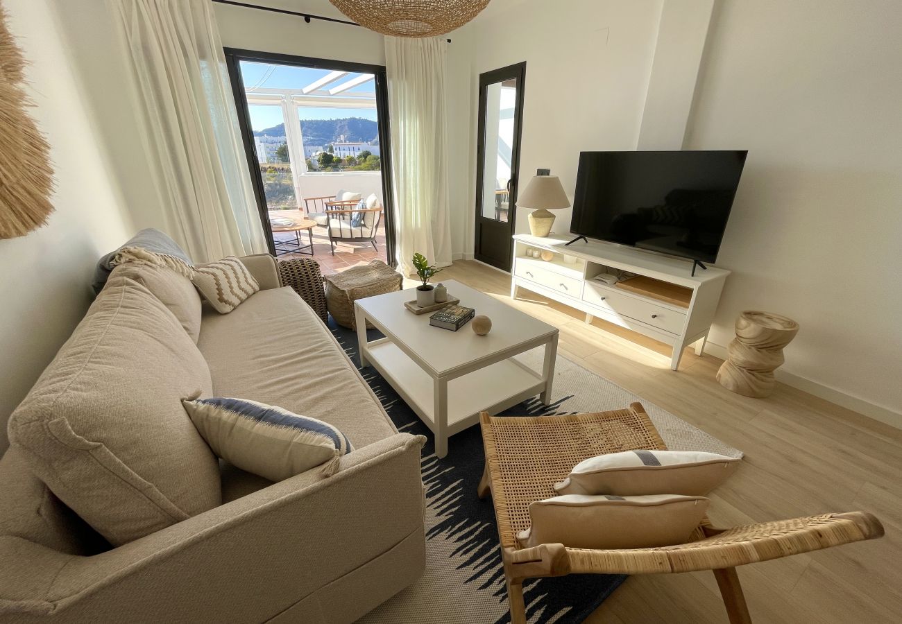 House in La Herradura - Stunning 3 bedroom house with communal pool and views