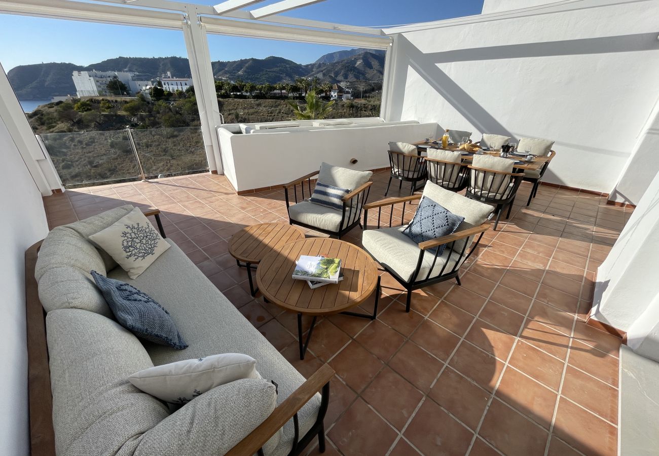 House in La Herradura - Stunning 3 bedroom house with communal pool and views