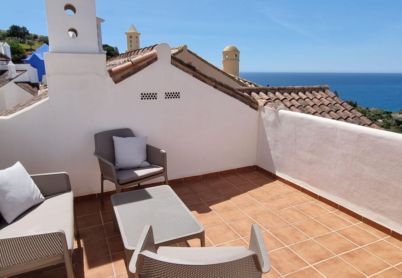 House in La Herradura - Stunning 3 bedroom house with communal pool and views