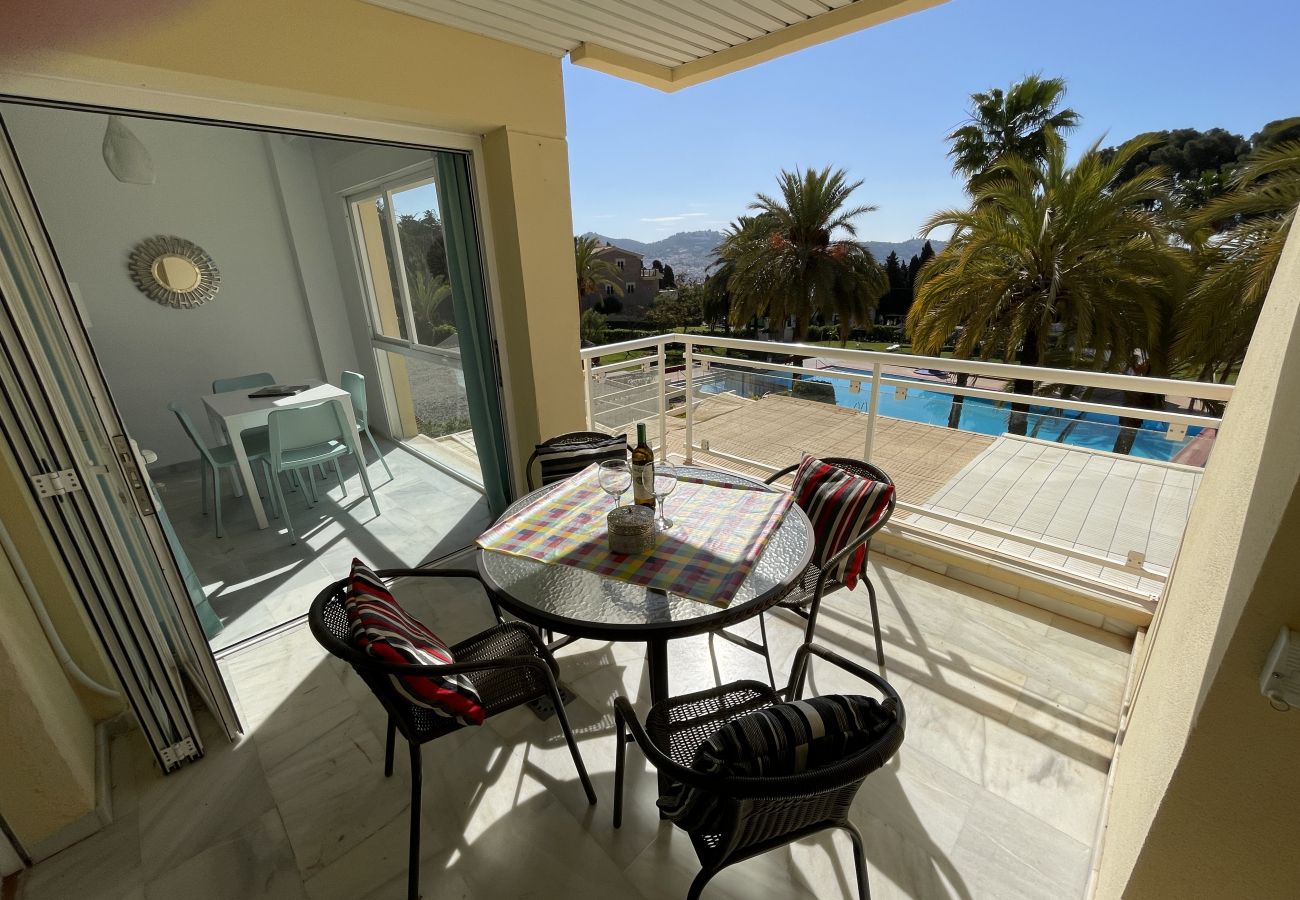 Apartment in La Herradura - South facing apartment, 7 mins walk from beach