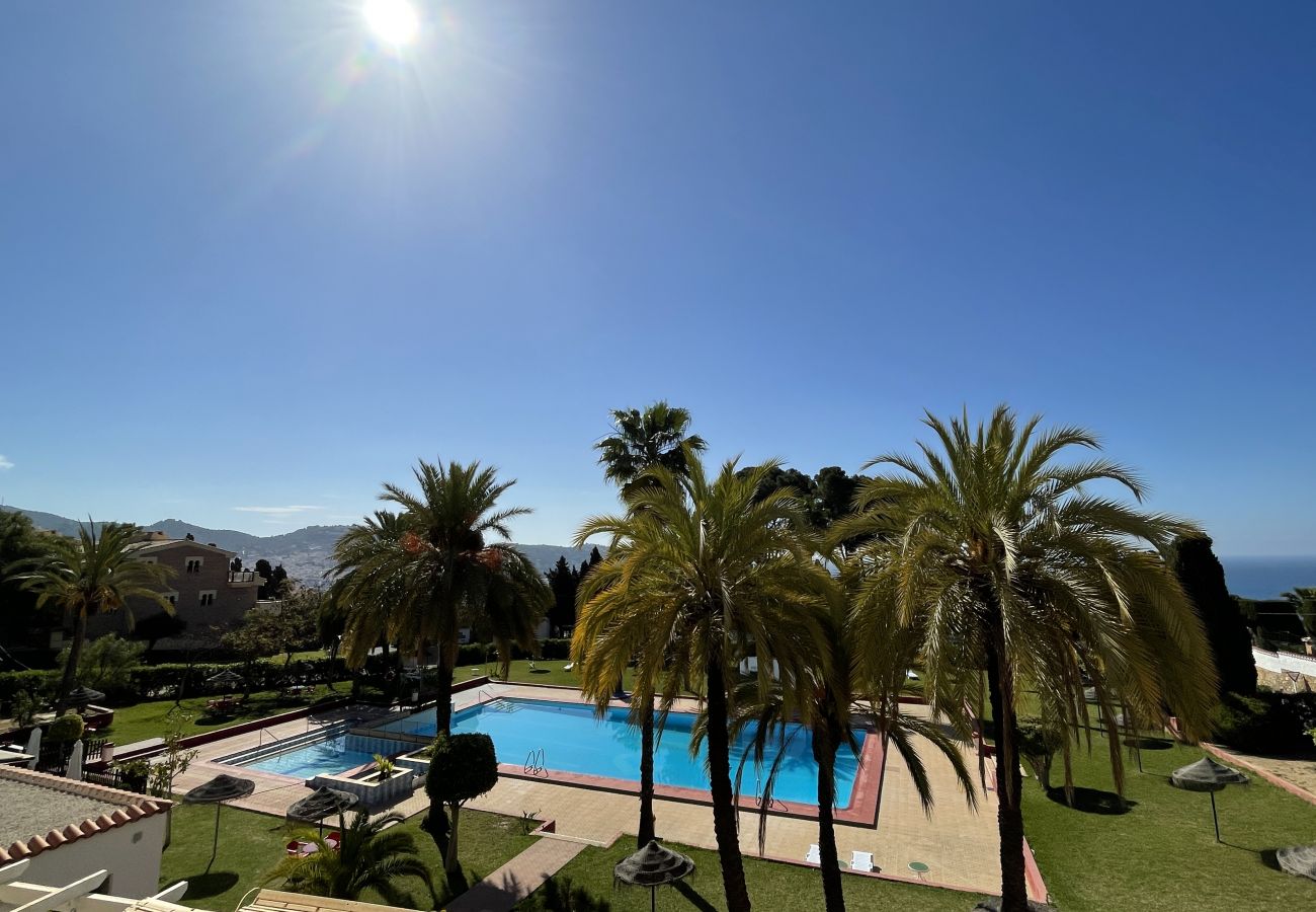 Apartment in La Herradura - South facing apartment, 7 mins walk from beach