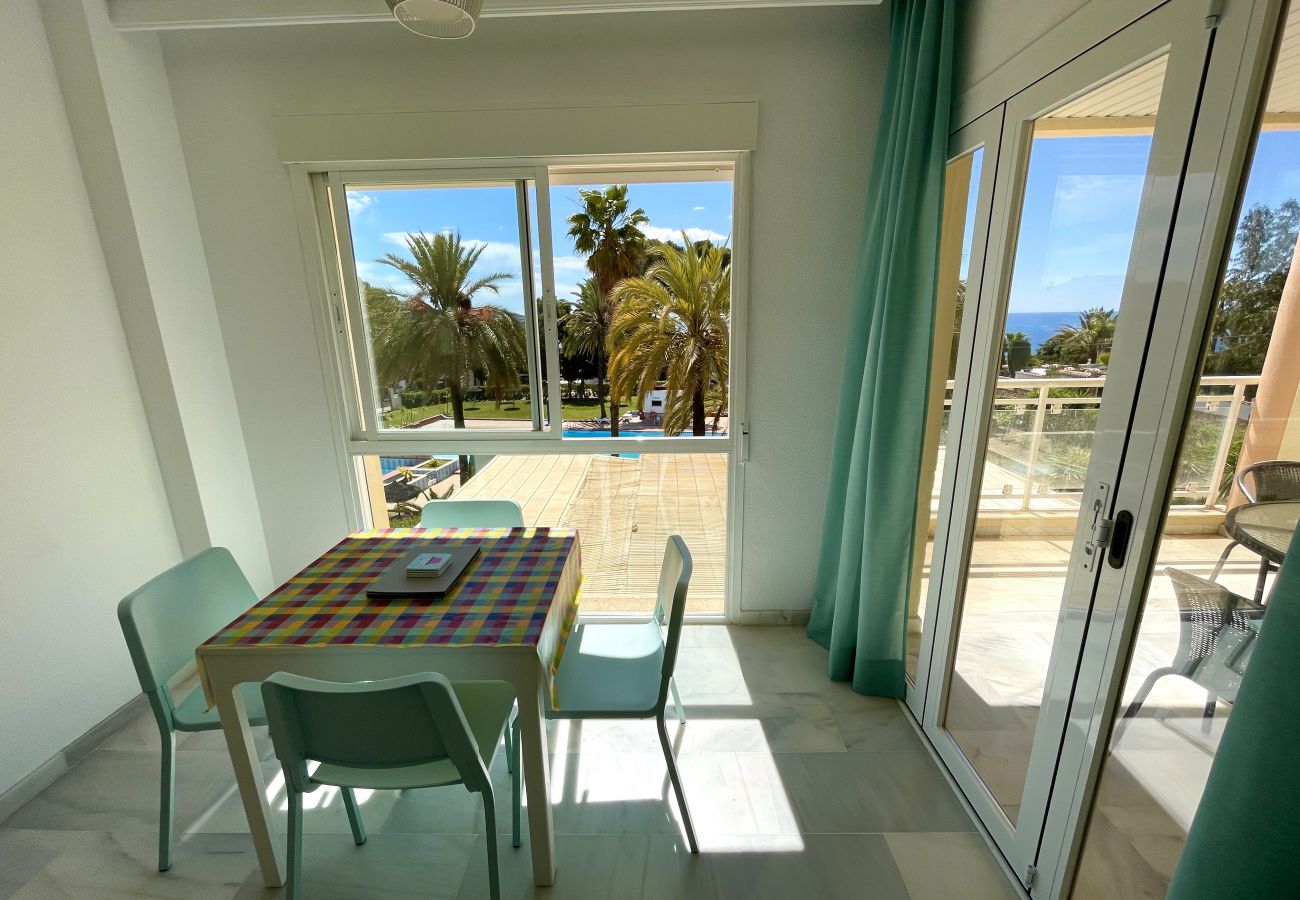Apartment in La Herradura - South facing apartment, 7 mins walk from beach