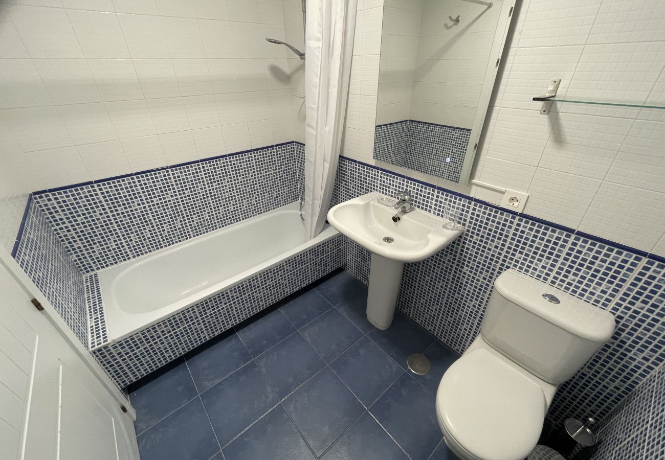 Apartment in La Herradura - South facing apartment, 7 mins walk from beach