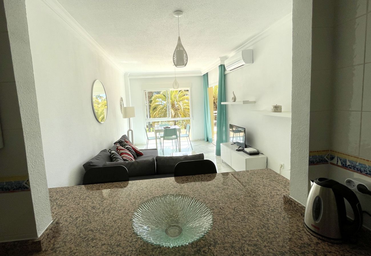 Apartment in La Herradura - South facing apartment, 7 mins walk from beach