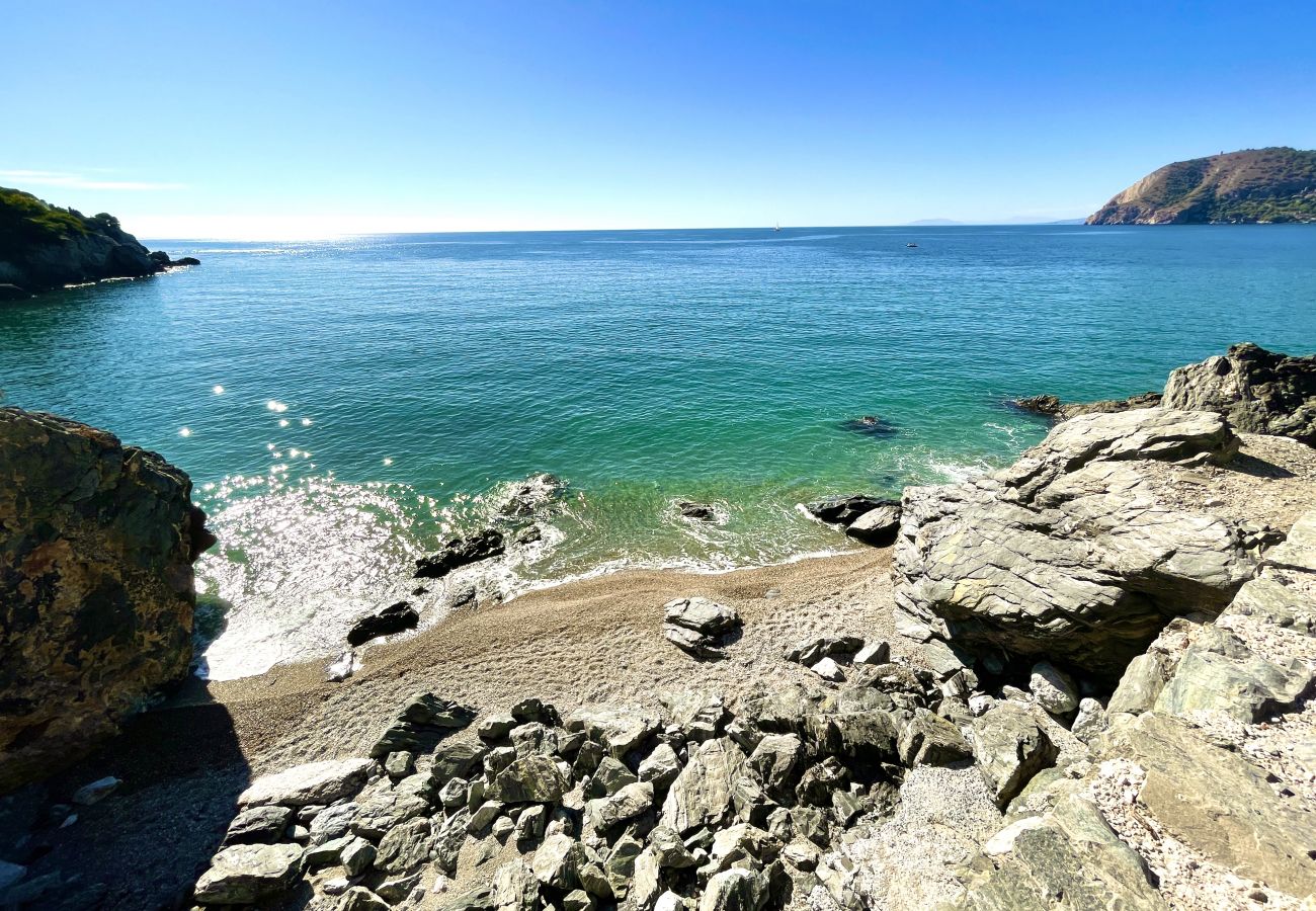 Apartment in La Herradura - South facing apartment, 7 mins walk from beach