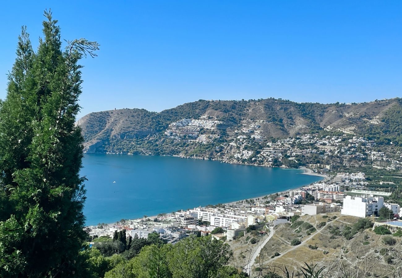 Apartment in La Herradura - South facing apartment, 7 mins walk from beach
