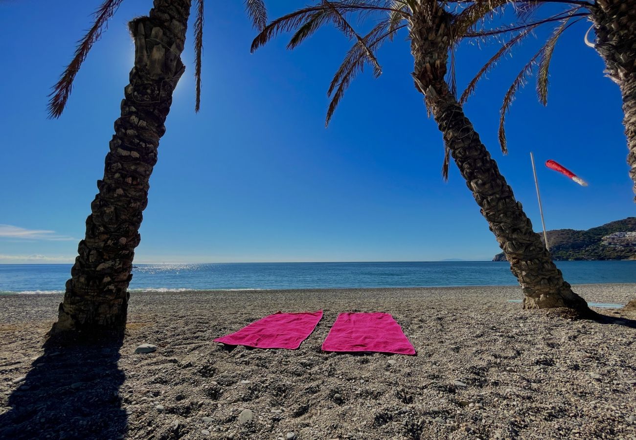 Apartment in La Herradura - South facing apartment, 7 mins walk from beach