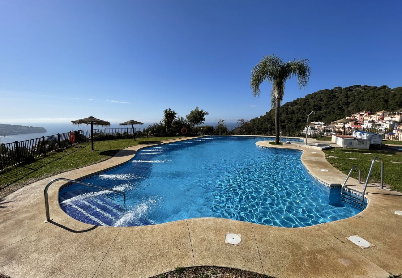 House in La Herradura - Lovely three bedroom house with communal pool and views