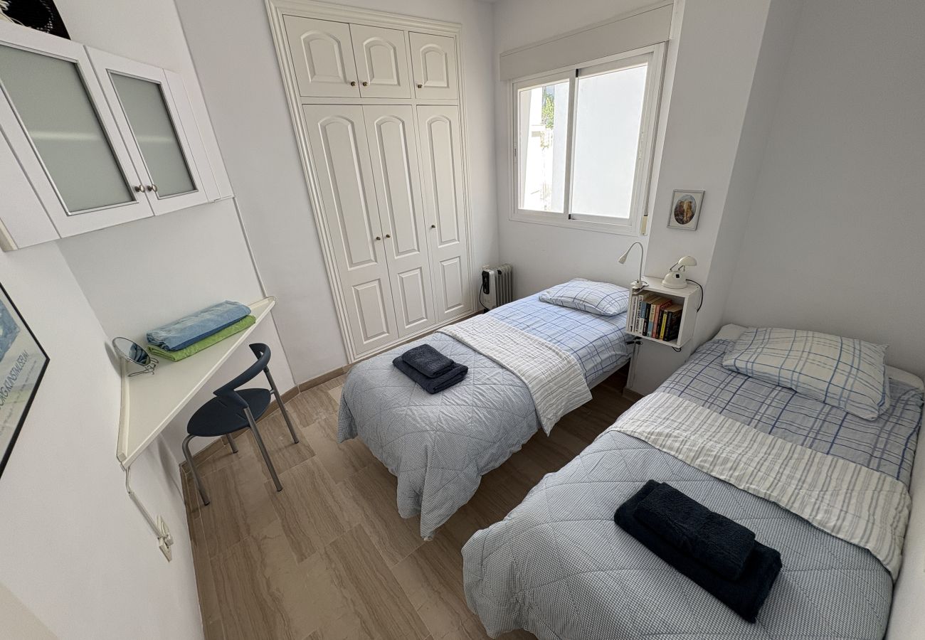 Apartment in La Herradura - Lovely 2 bed apartment within walking distance to the beach and town