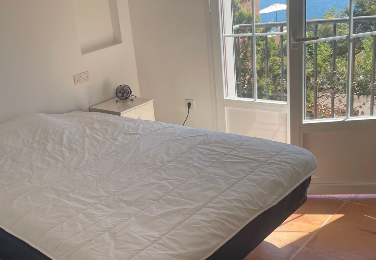 House in La Herradura - Lovely Four Bedroom Townhouse with great Sea Views